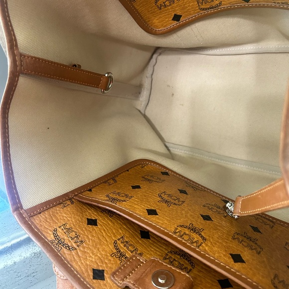 MCM Camel Leather bag. Gorgeous condition. - Picture 4 of 9